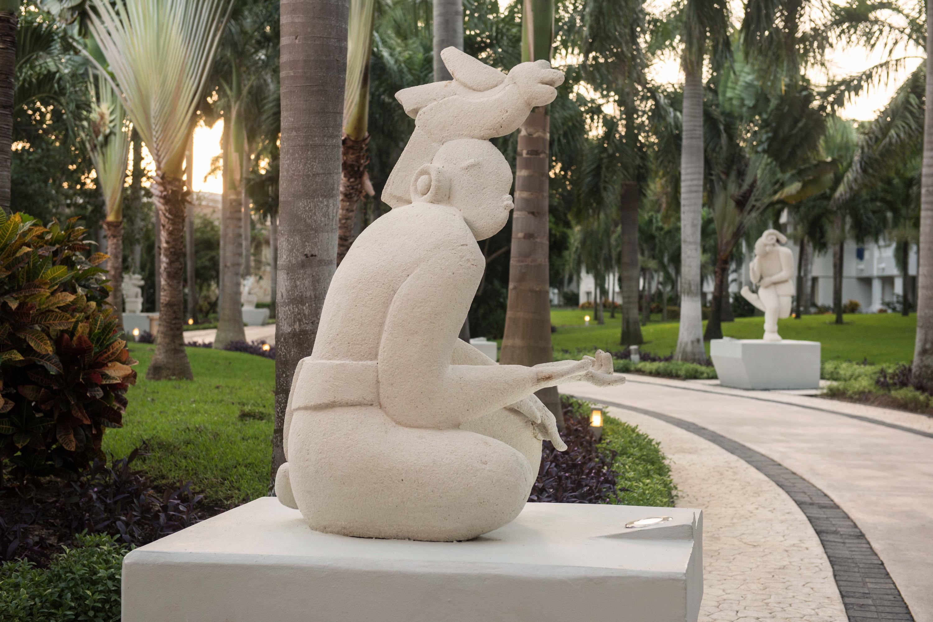 グランド リビエラ プリンセス オール インクルーシブ プレヤデルカーメン エクステリア 写真 Sculpture at the Boca Raton Resort