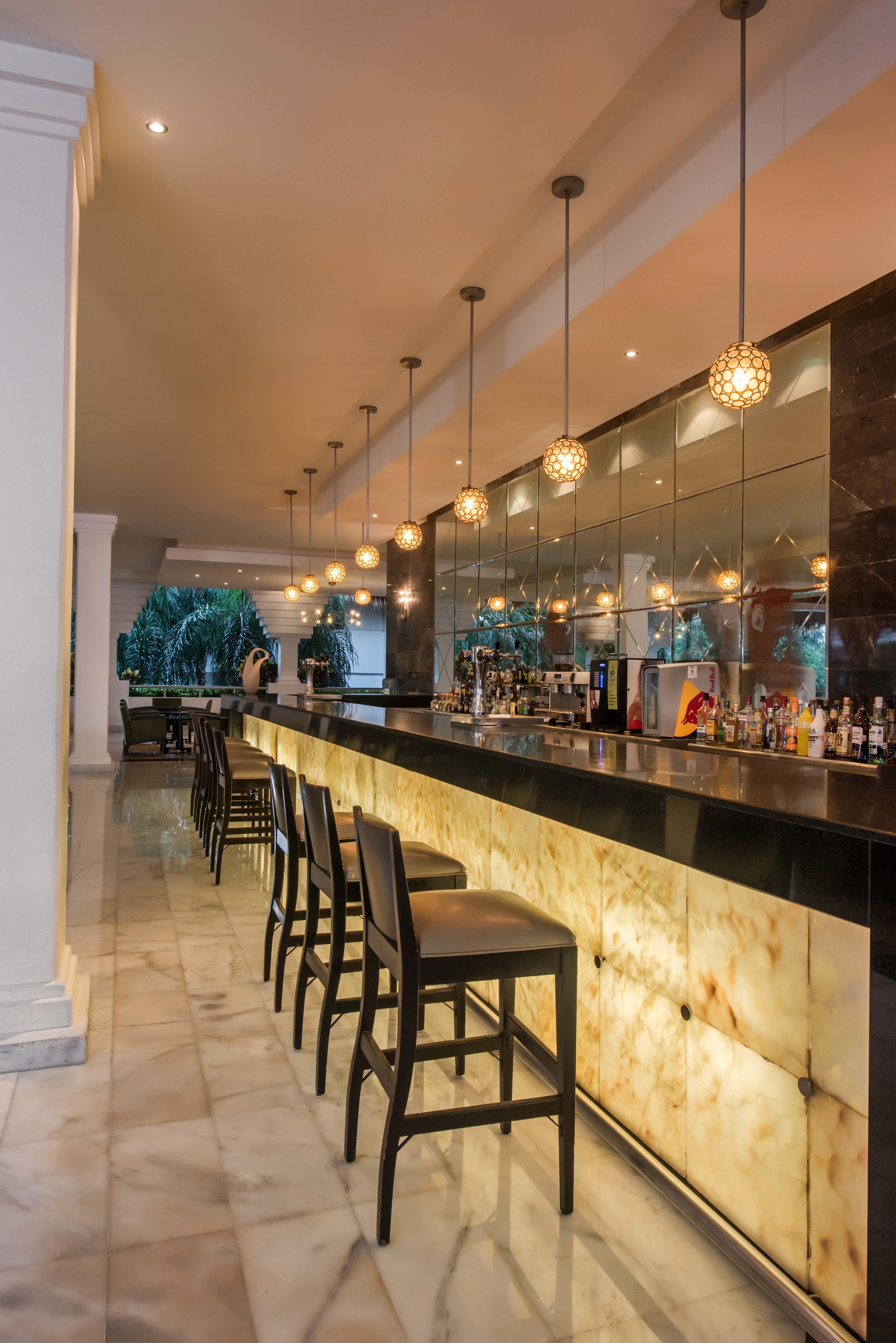 グランド リビエラ プリンセス オール インクルーシブ プレヤデルカーメン エクステリア 写真 Bar at the hotel