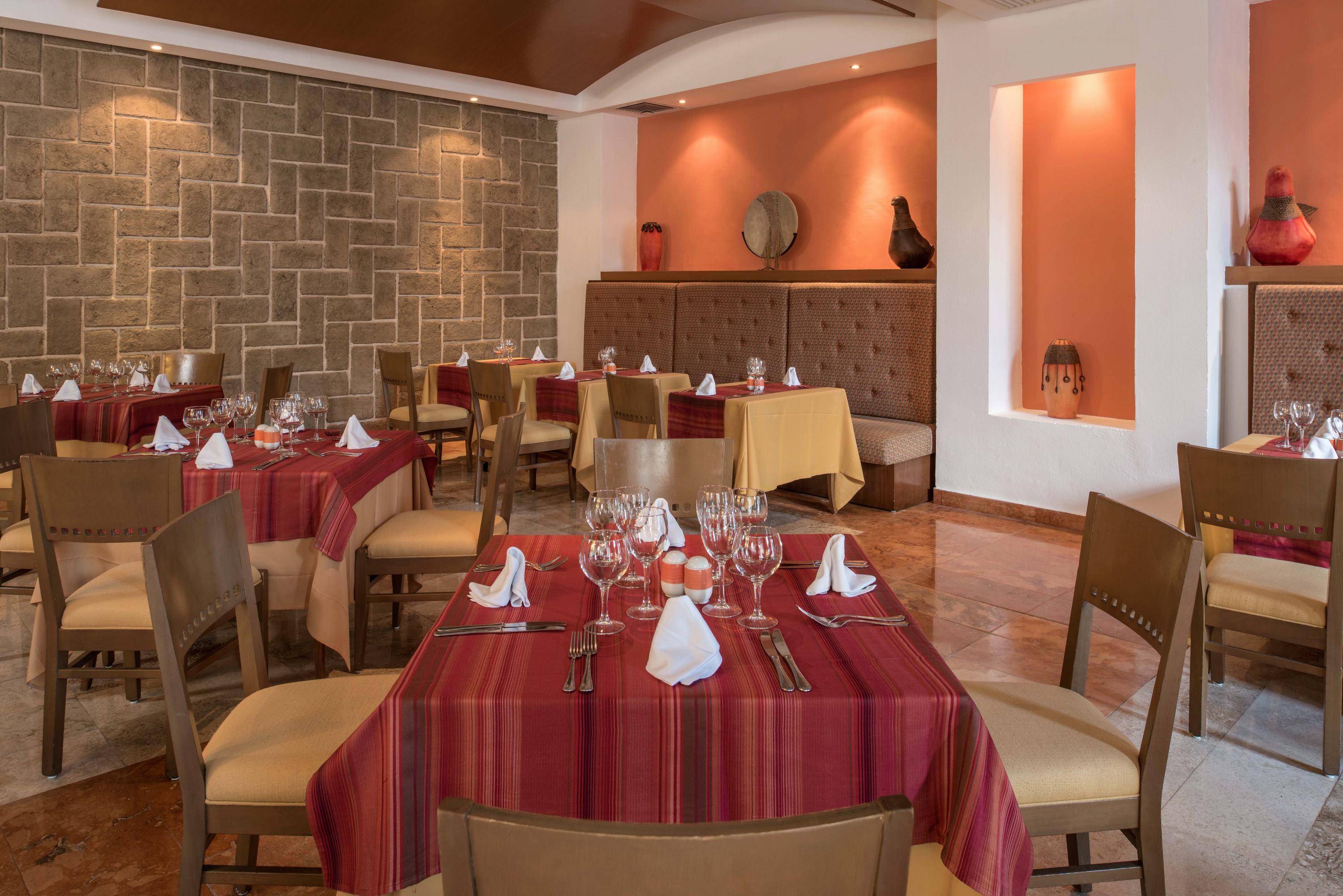 グランド リビエラ プリンセス オール インクルーシブ プレヤデルカーメン エクステリア 写真 Restaurant at the hotel
