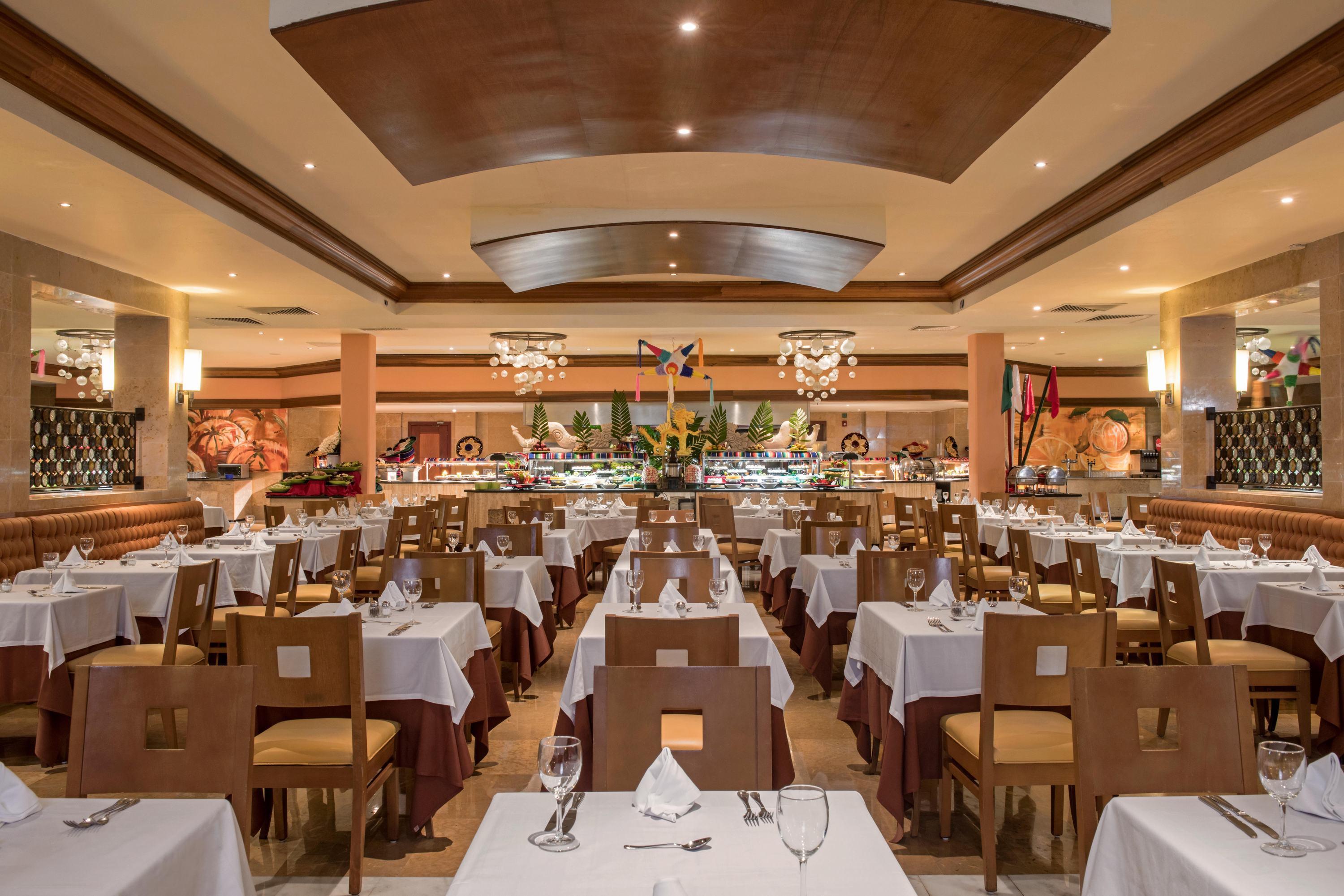 グランド リビエラ プリンセス オール インクルーシブ プレヤデルカーメン エクステリア 写真 The buffet at the hotel