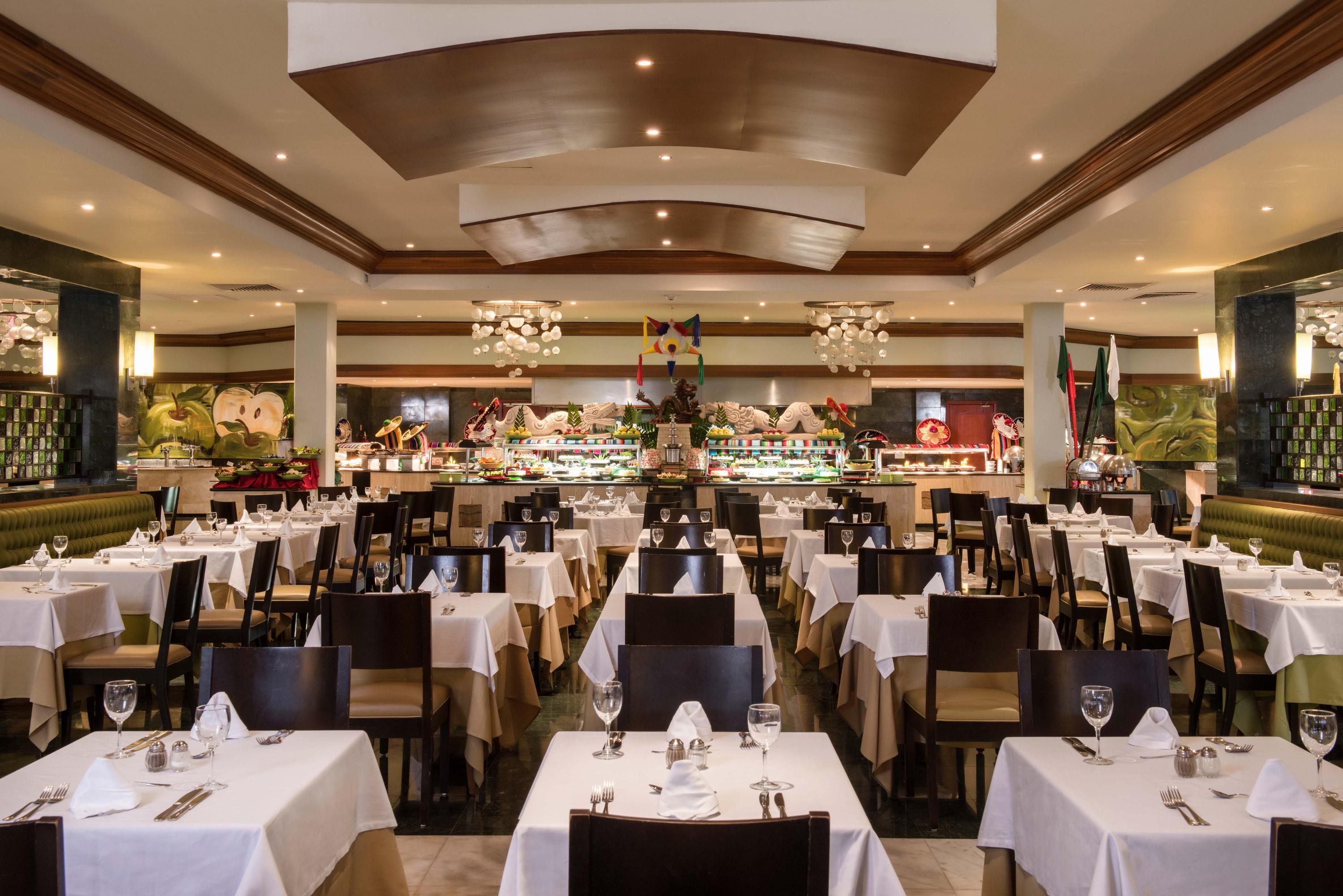 グランド リビエラ プリンセス オール インクルーシブ プレヤデルカーメン エクステリア 写真 The interior of the restaurant