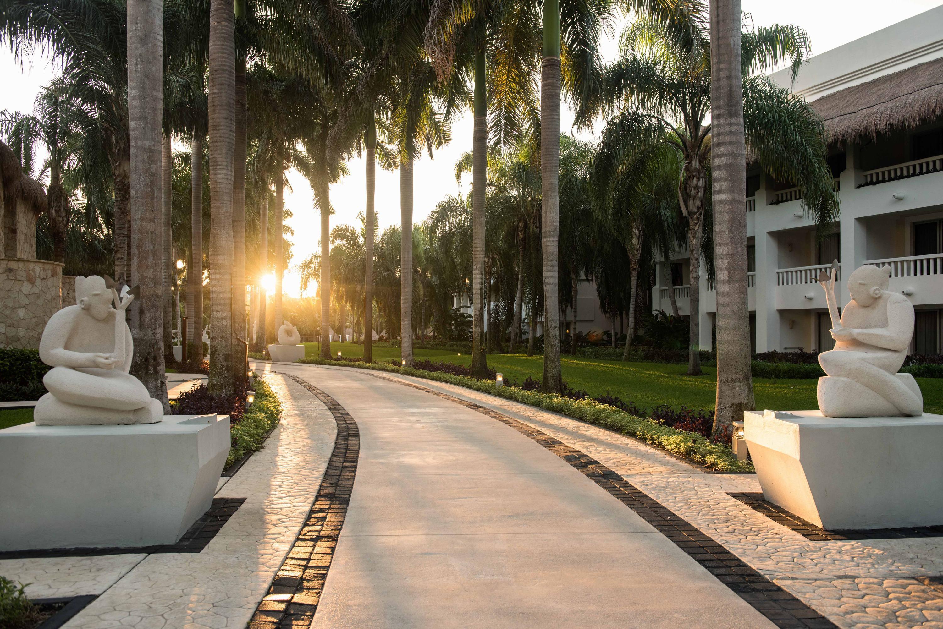 グランド リビエラ プリンセス オール インクルーシブ プレヤデルカーメン エクステリア 写真 Sunset at the resort