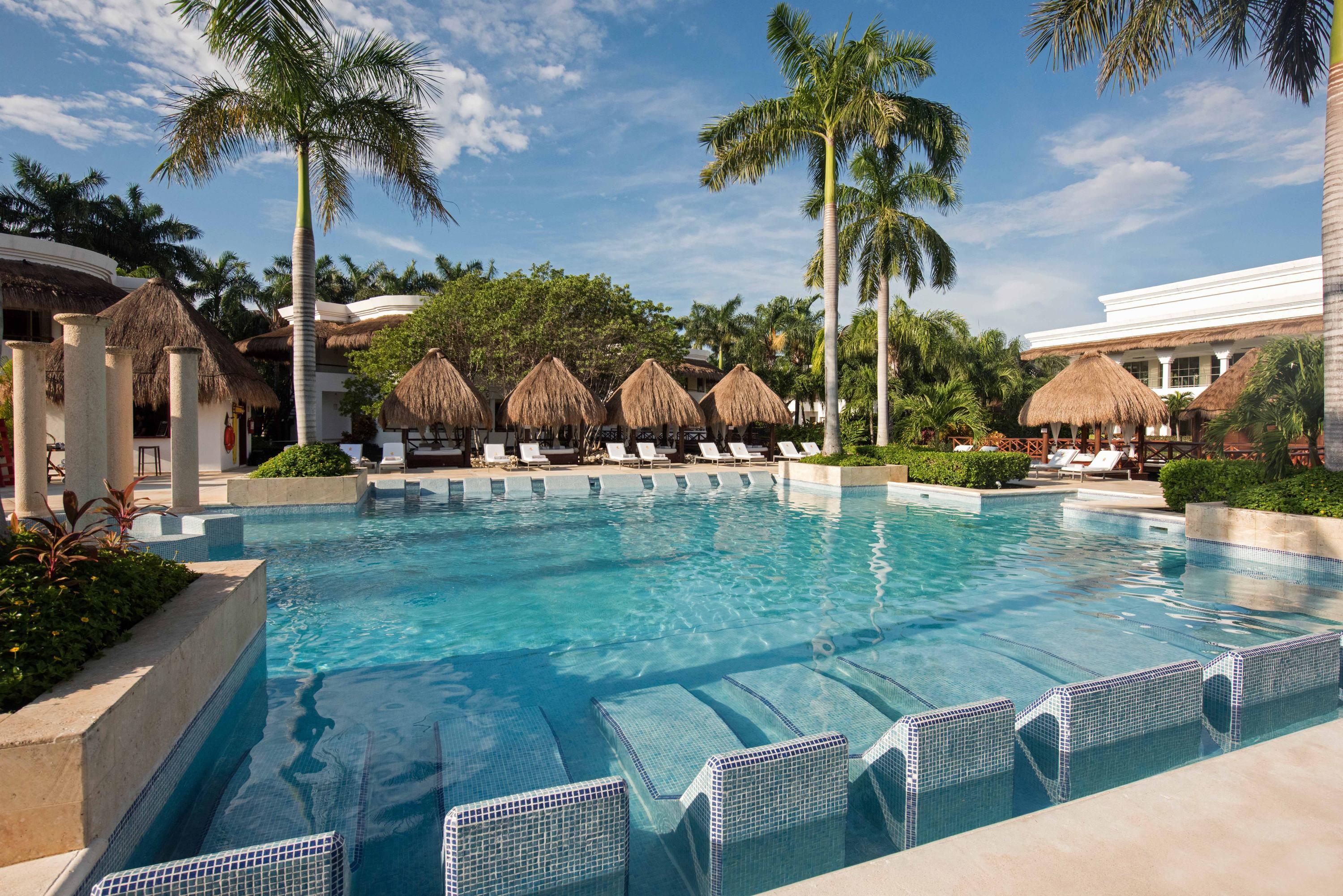 グランド リビエラ プリンセス オール インクルーシブ プレヤデルカーメン エクステリア 写真 The pool at the Grand at Moon Palace
