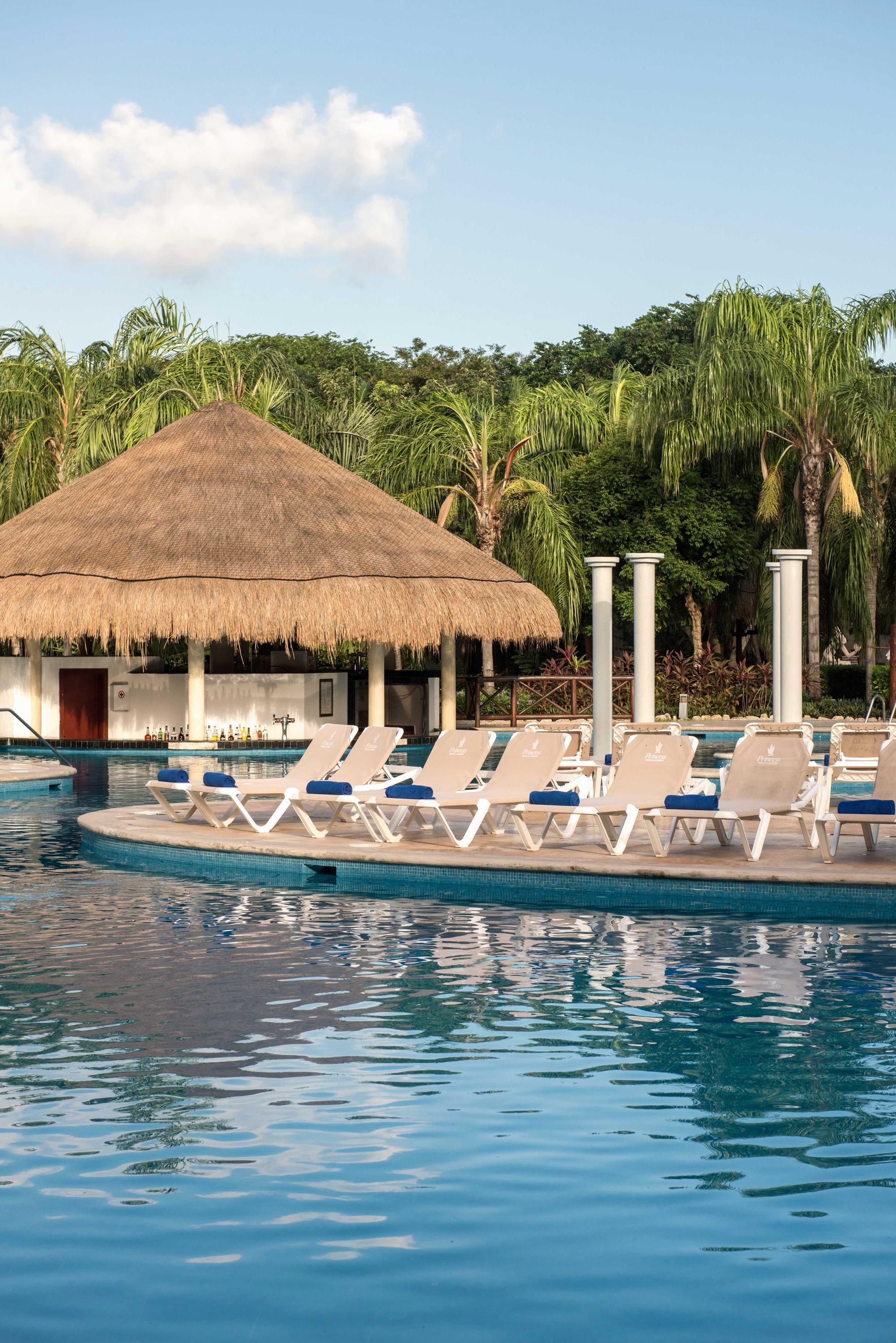 グランド リビエラ プリンセス オール インクルーシブ プレヤデルカーメン エクステリア 写真 Pool at the Grand Palladium Resort