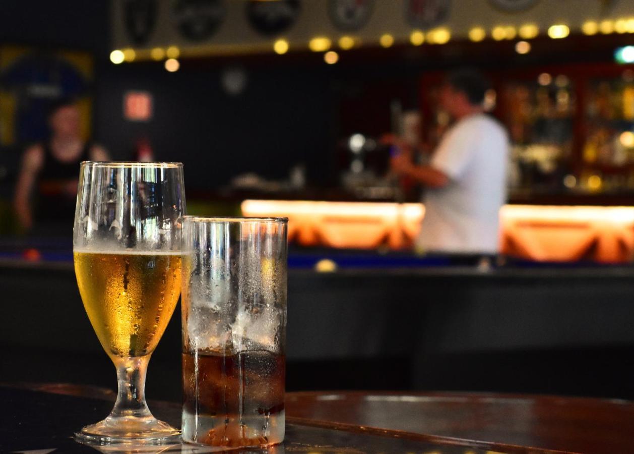 グランド リビエラ プリンセス オール インクルーシブ プレヤデルカーメン エクステリア 写真 Beer at a bar